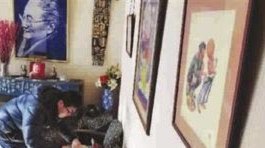 女子整理父亲遗物意外发现旧爱照片